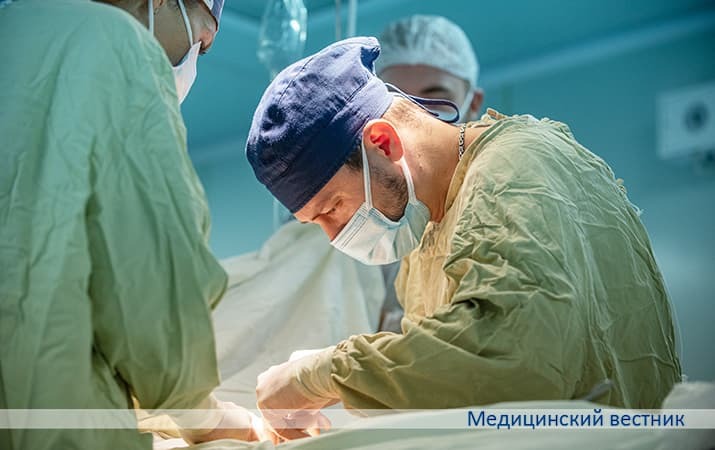 Егор Боровик за работой с роботическим комплексом